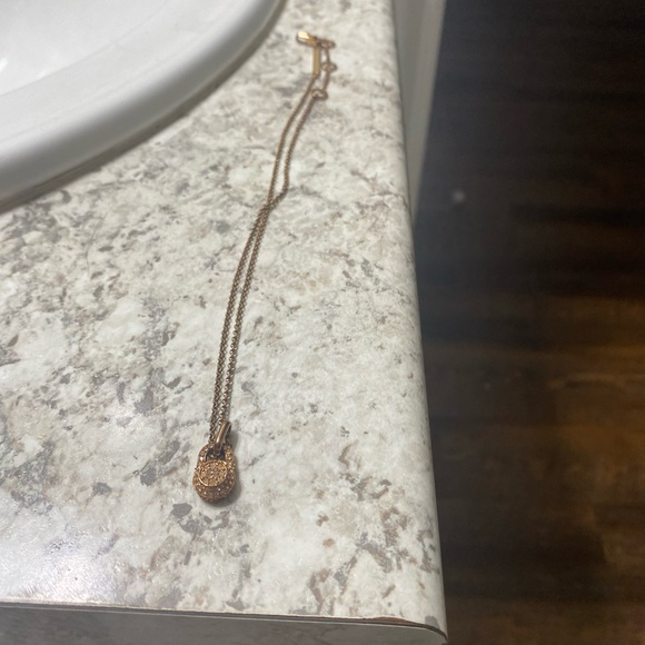 Michael Kors gold necklace - Picture 3 of 4